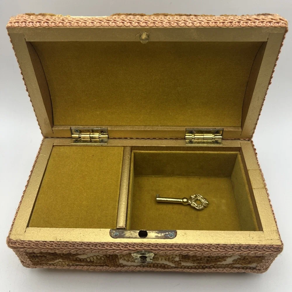 VTG Schmid Bros Tapestry Musical Jewelry Box Love Story Japan WORKS W/ Key 70's